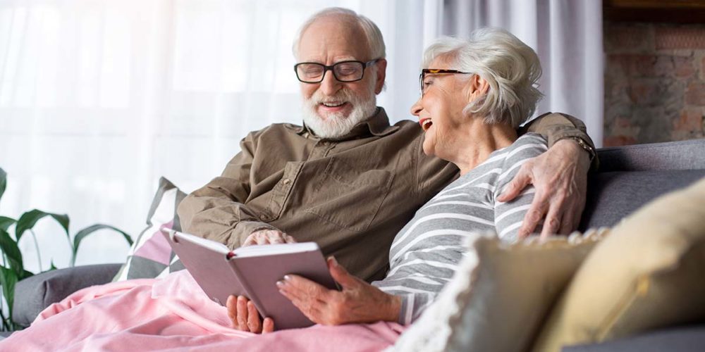 Téléassistance senior : Équipez une personne dans le besoin