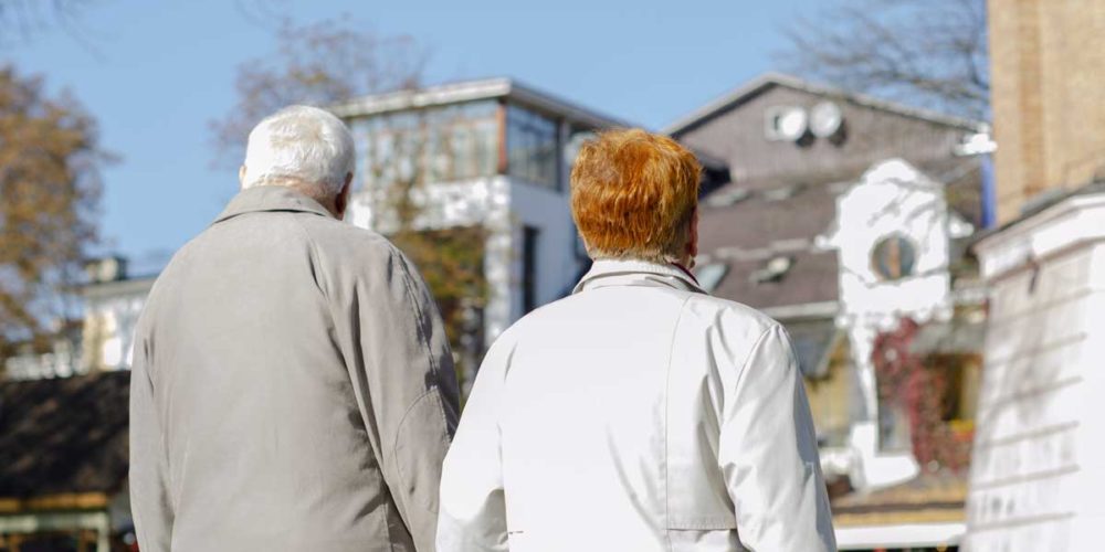 Doit-on être pour ou contre la maison de retraite ?
