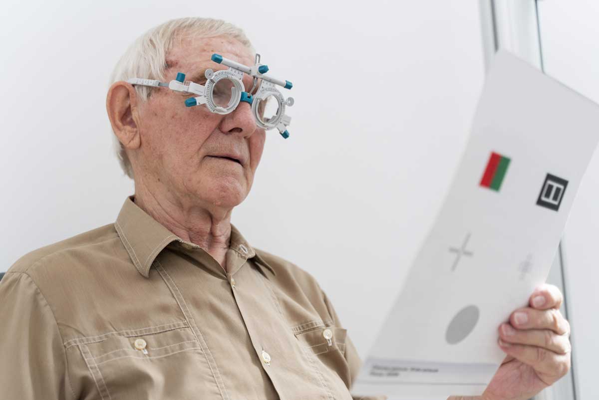 Traiter les maladies des yeux chez les seniors