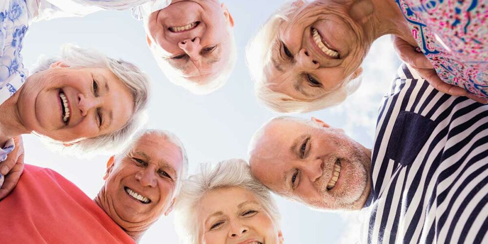 Senior heureux et conservent leur bien-être