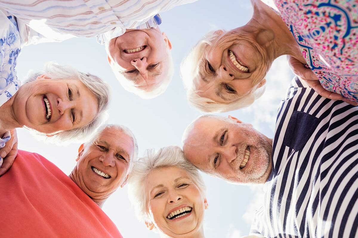 Senior heureux et conservent leur bien-être
