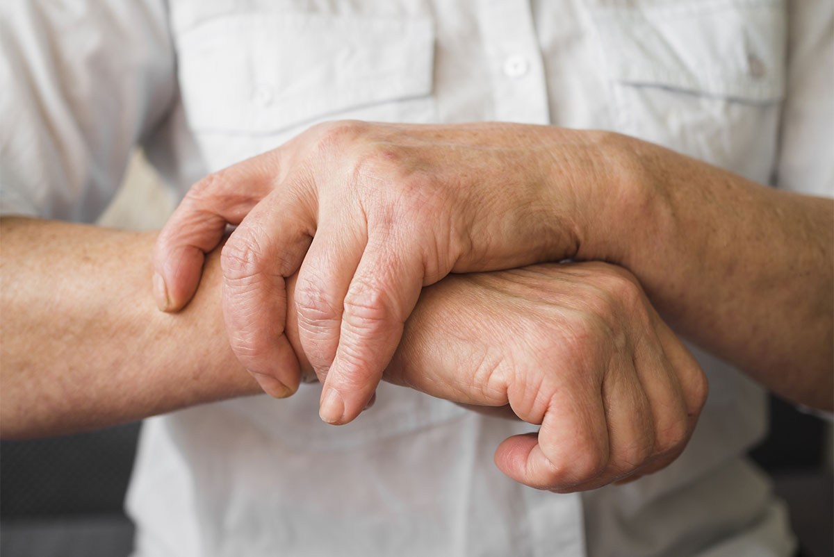 Personne souffrant d'arthrose des mains
