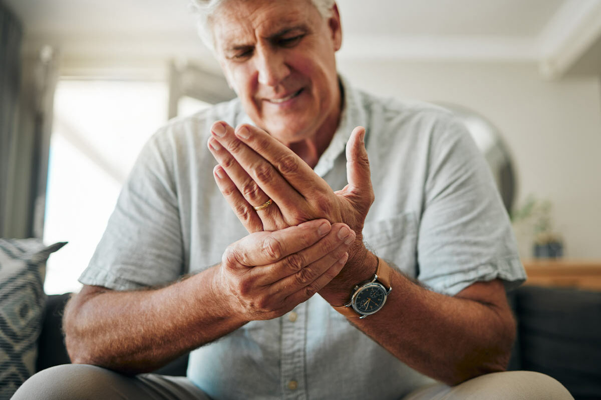 Hommes souffrant d'arthrose des mains