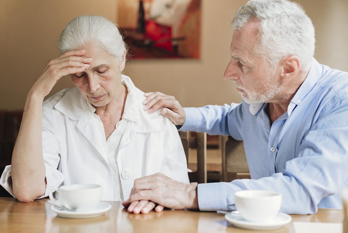 Aidant accompagnant une personne atteinte de la maladie d'Alzheimer en fin de vie