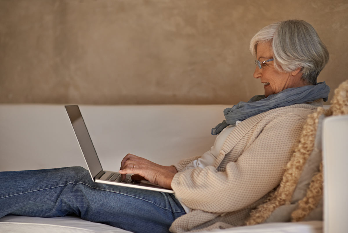Senior vendant sa maison en viager